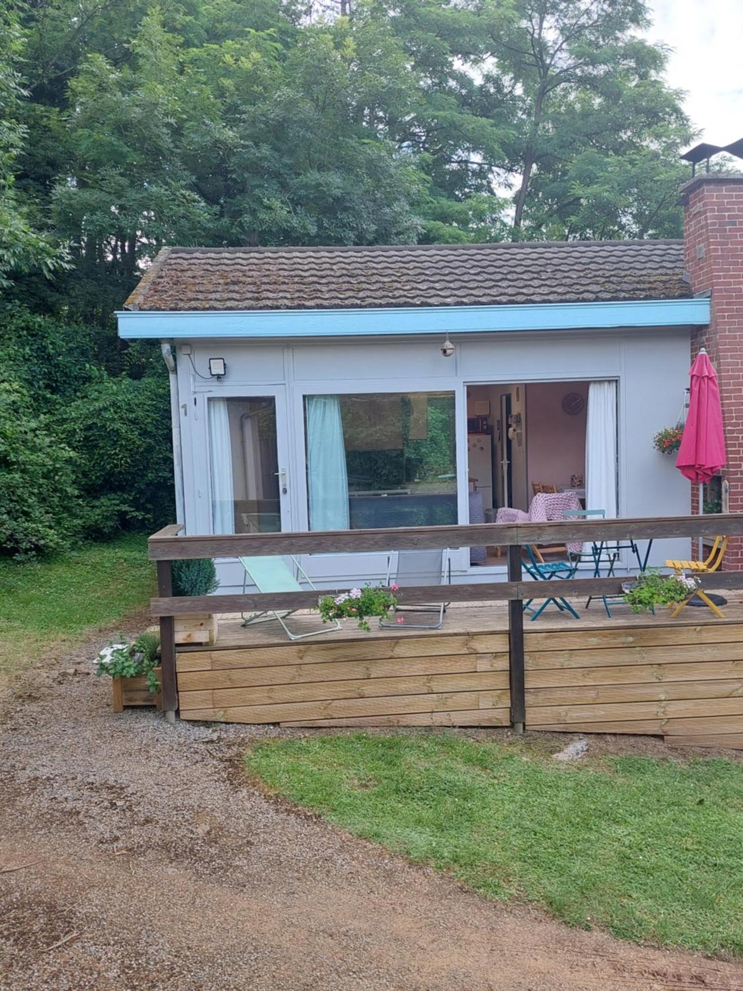 Le Petit Chalet - Bungalow Waulsort Экстерьер фото