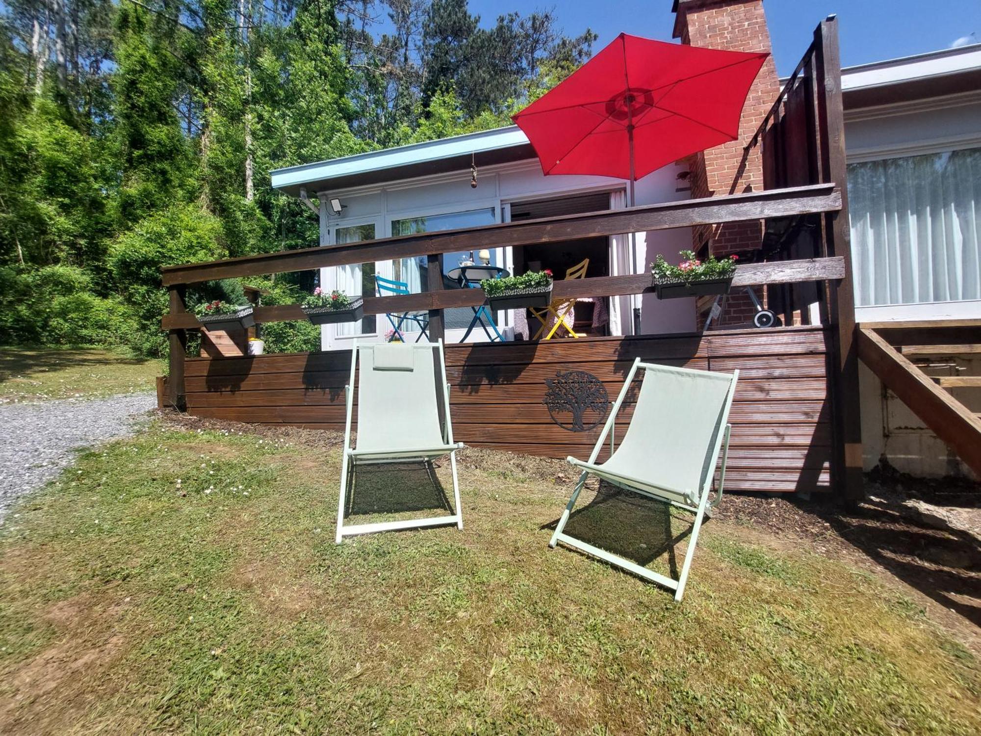 Le Petit Chalet - Bungalow Waulsort Экстерьер фото