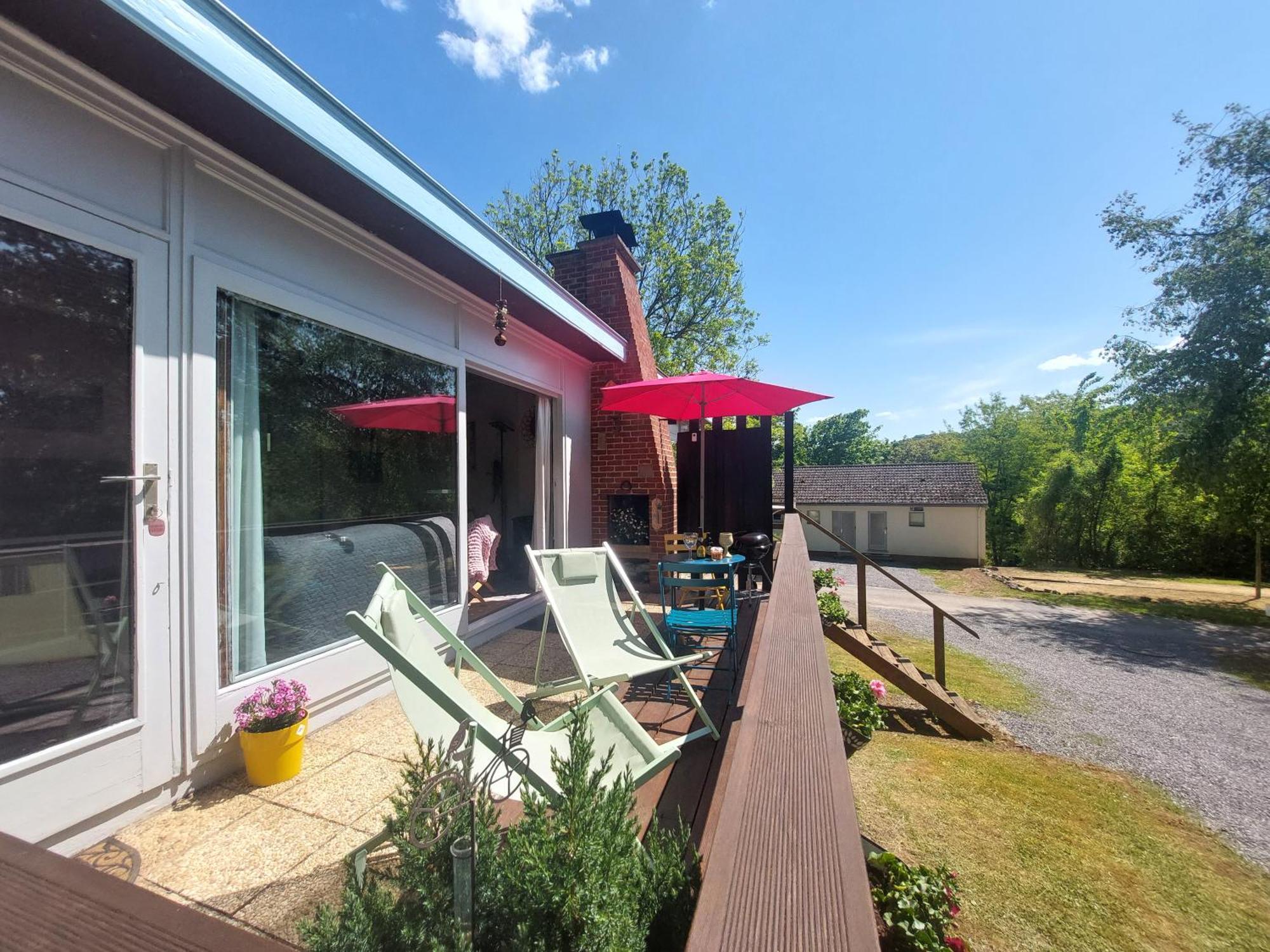 Le Petit Chalet - Bungalow Waulsort Экстерьер фото